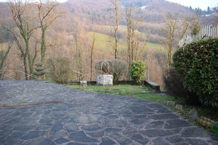 Villa singola su tre livelli Gandino