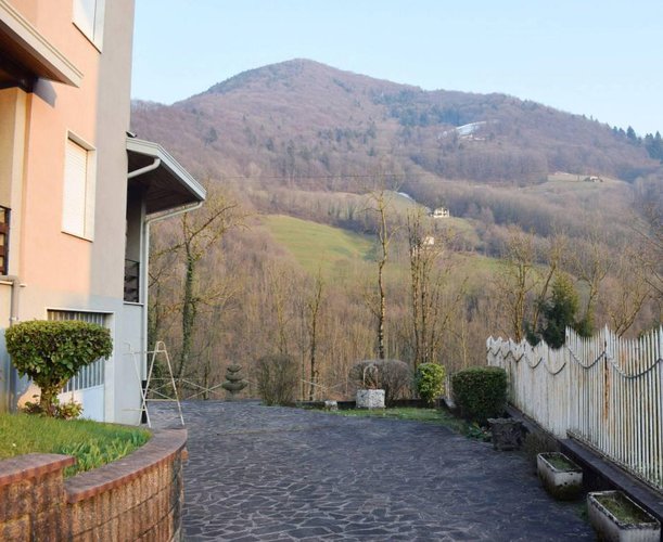 Villa singola su tre livelli Gandino