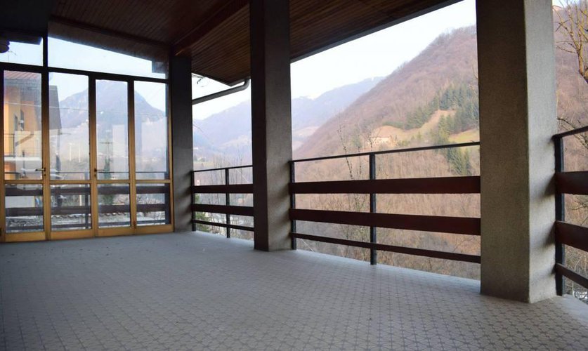 Villa singola su tre livelli Gandino