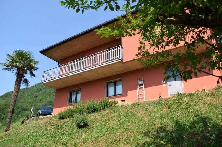 Villa singola come nuova con giardino privato Albino