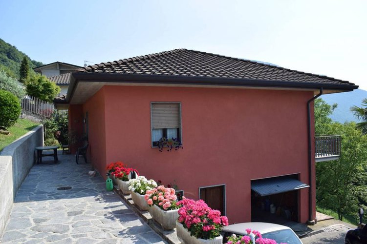 Villa singola come nuova con giardino privato Albino