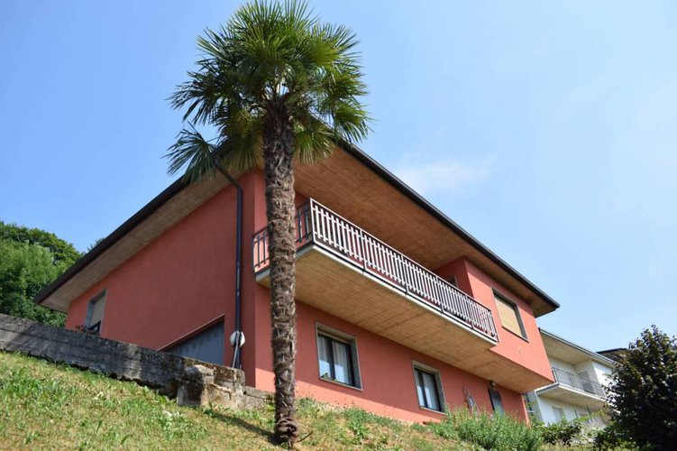 Villa singola come nuova con giardino privato Albino