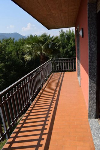 Villa singola come nuova con giardino privato Albino