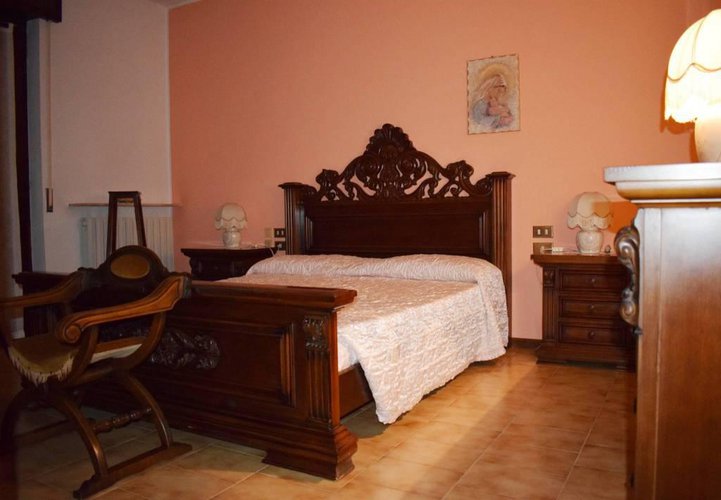 Villa singola come nuova con giardino privato Albino