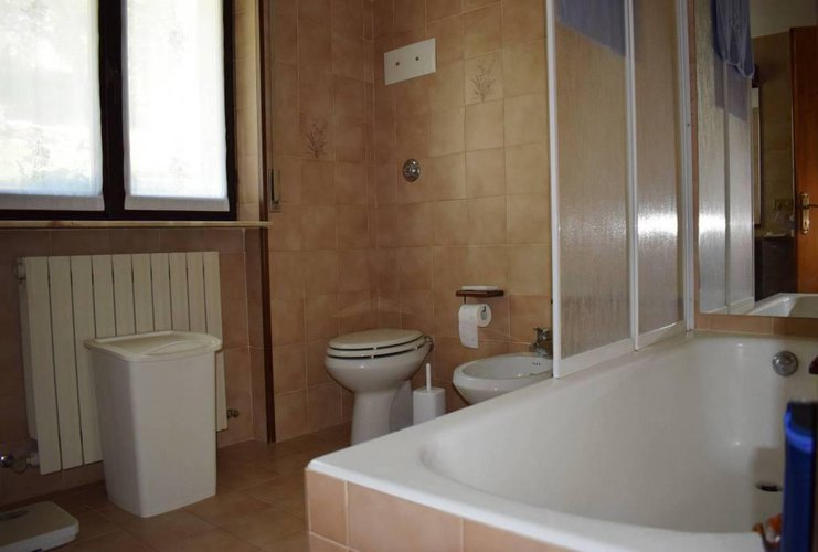 Villa singola come nuova con giardino privato Albino