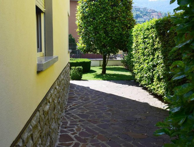 Stupenda villa singola con giardino privato Gandino