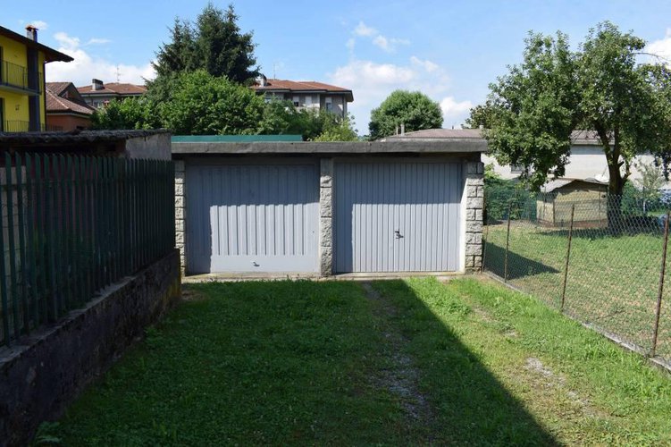 Stupenda villa singola con giardino privato Gandino