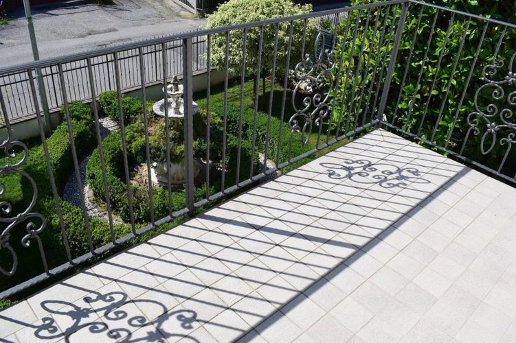 Stupenda villa singola con giardino privato Gandino