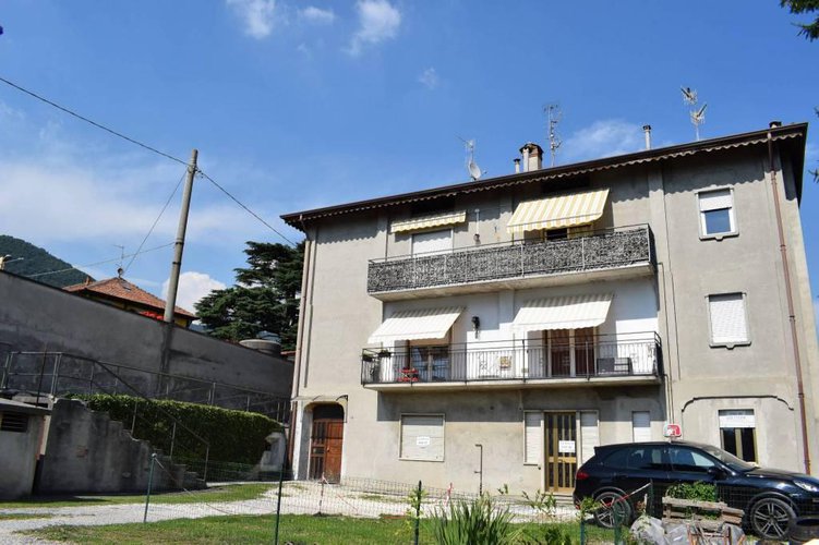 Vendesi tre bilocali in contesto di 5 famiglie Nembro