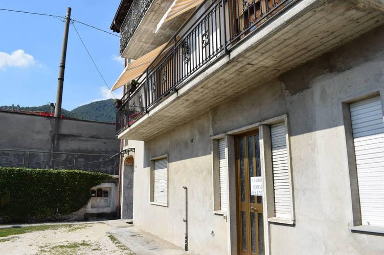 Vendesi tre bilocali in contesto di 5 famiglie Nembro