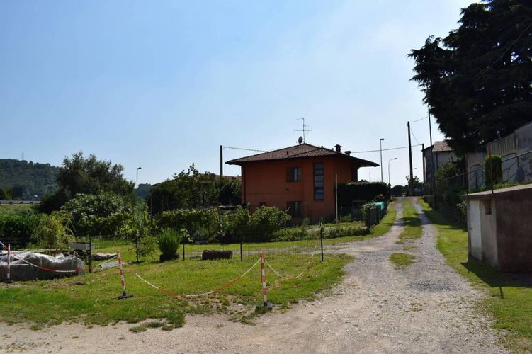 Vendesi tre bilocali in contesto di 5 famiglie Nembro