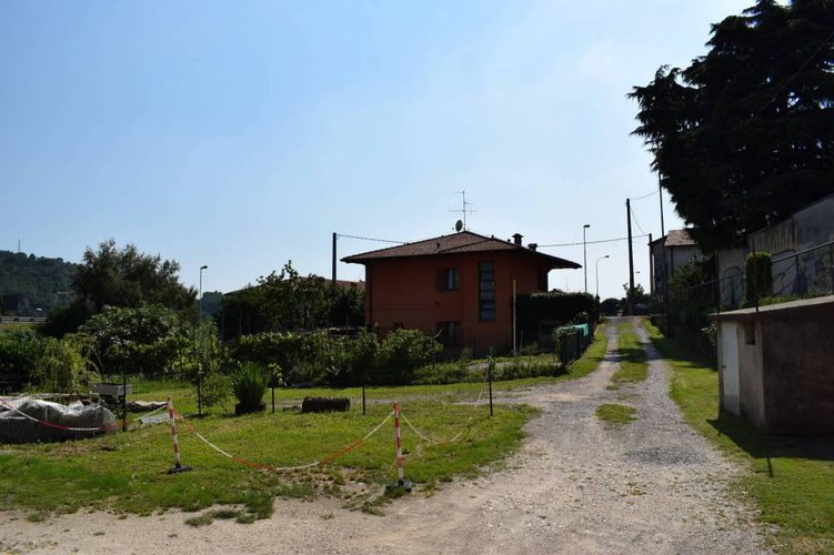 Vendesi tre bilocali in contesto di 5 famiglie Nembro