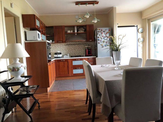 Grazioso trilocale con doppi servizi e terrazza vivibile. Seriate