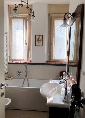 Grazioso trilocale con doppi servizi e terrazza vivibile. Seriate