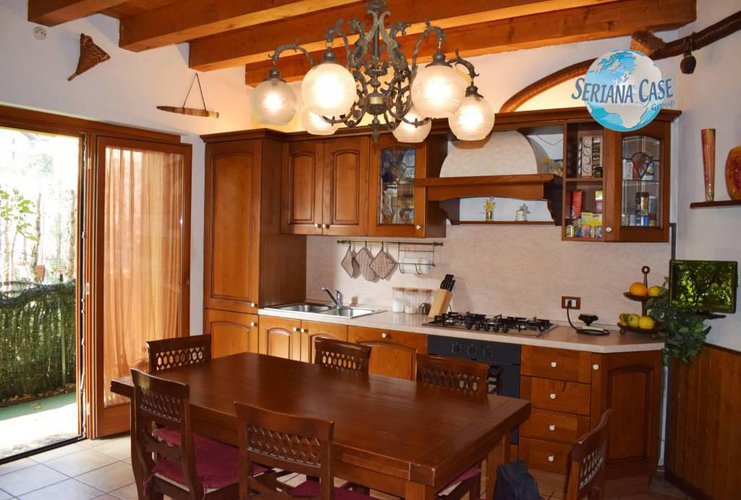 Trilocale con piccolo giardino e taverna vivibile