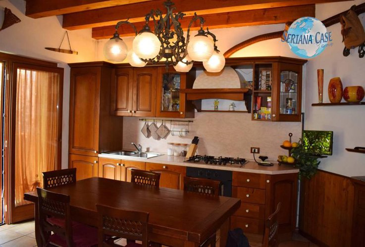 Trilocale con piccolo giardino e taverna vivibile Albino