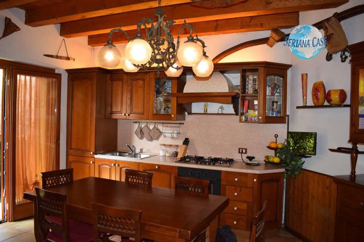 Trilocale con piccolo giardino e taverna vivibile Albino