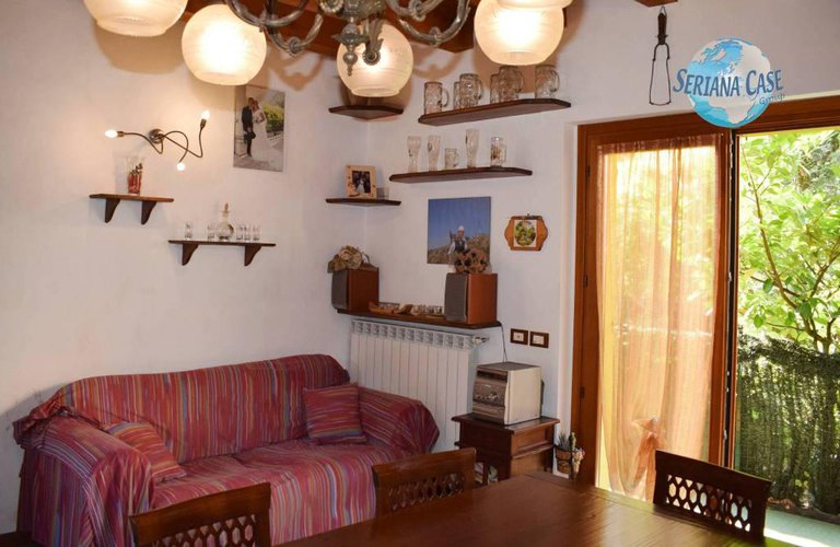 Trilocale con piccolo giardino e taverna vivibile Albino