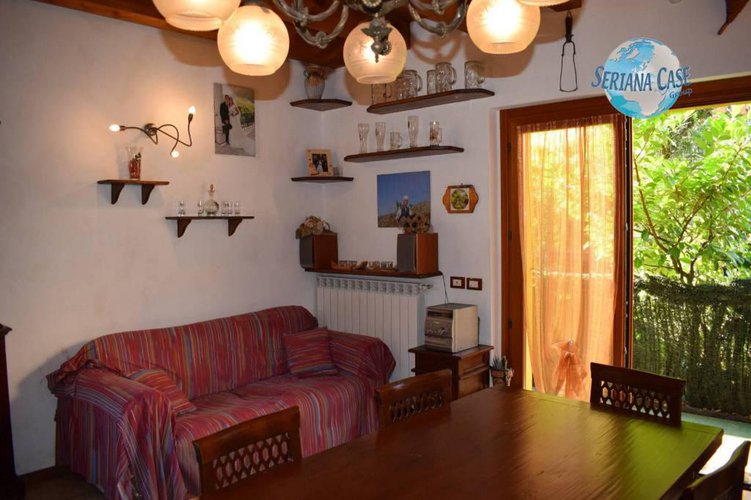 Trilocale con piccolo giardino e taverna vivibile Albino