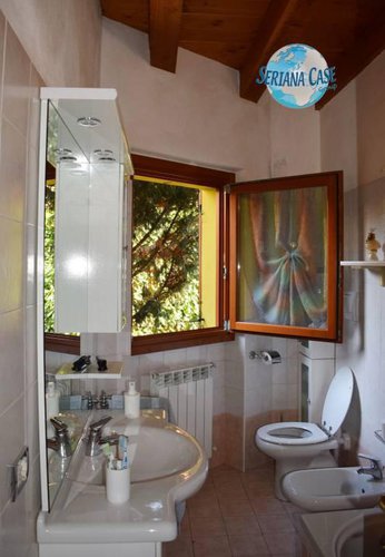 Trilocale con piccolo giardino e taverna vivibile Albino