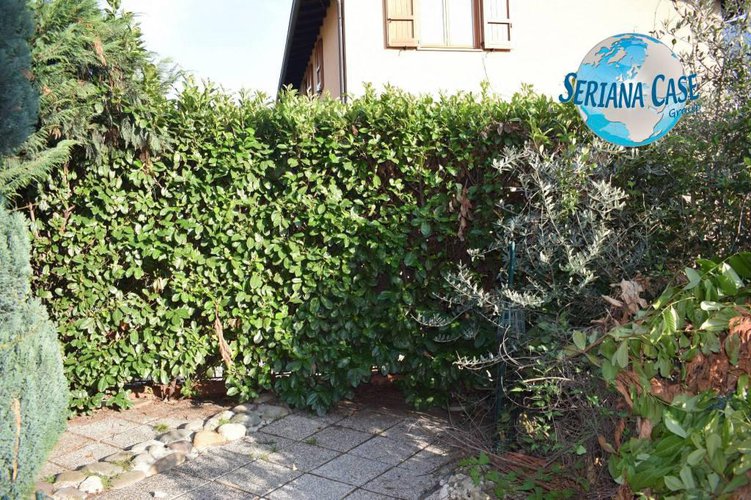 Trilocale con piccolo giardino e taverna vivibile Albino