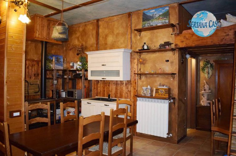 Trilocale con piccolo giardino e taverna vivibile Albino