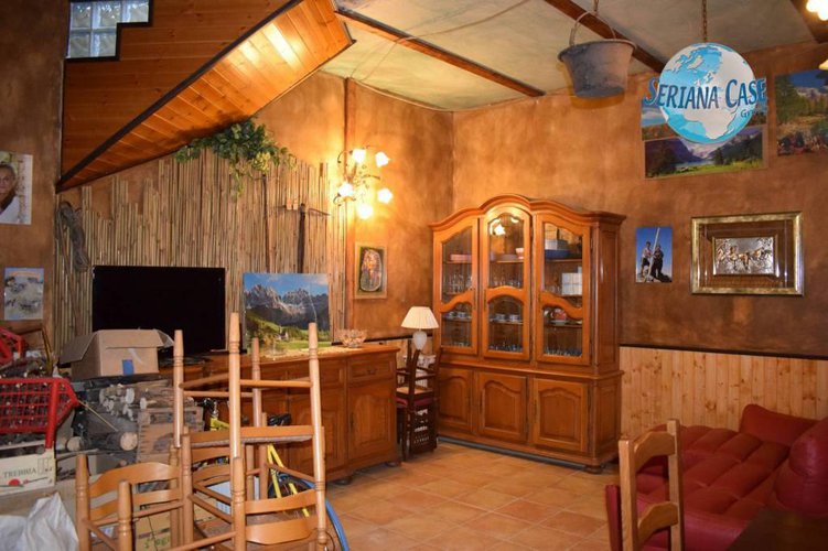 Trilocale con piccolo giardino e taverna vivibile Albino