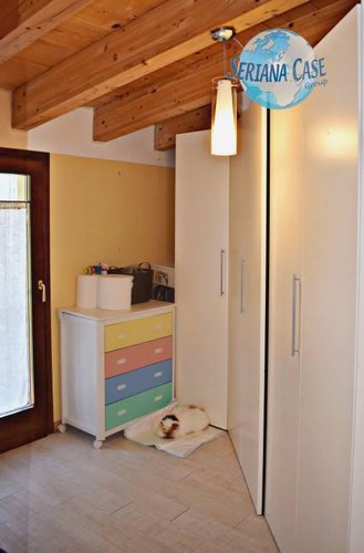 Trilocale in ottimo stato; tutto travi a vista! Albino