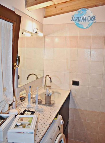 Trilocale in ottimo stato; tutto travi a vista! Albino