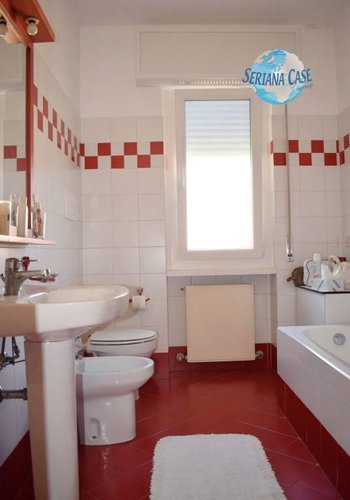 Quadrilocale abitabile subito, centralissimo. Vero affare!!! Albino