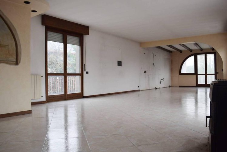 Attico pentalocale, terrazza vivibile di 100 mt Nembro