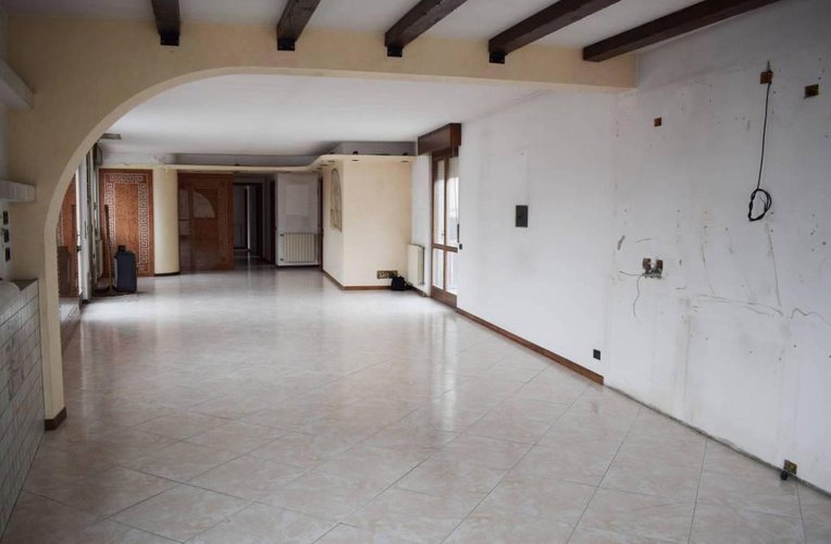 Attico pentalocale, terrazza vivibile di 100 mt Nembro