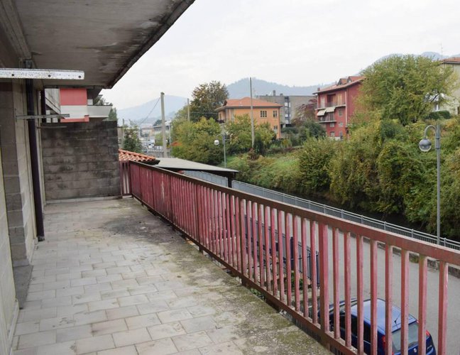Attico pentalocale, terrazza vivibile di 100 mt Nembro
