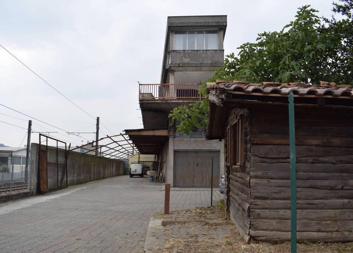 Vendesi magazzino con area esterna esclusiva Nembro