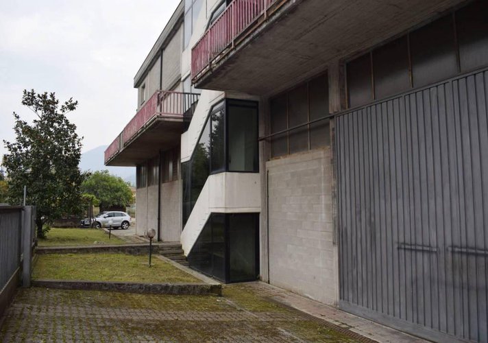 Vendesi magazzino con area esterna esclusiva Nembro