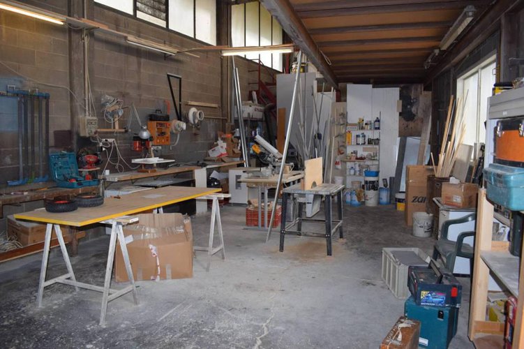 Vendesi magazzino con area esterna esclusiva Nembro