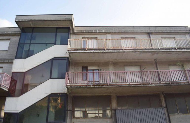 Vendesi magazzino con area esterna esclusiva Nembro