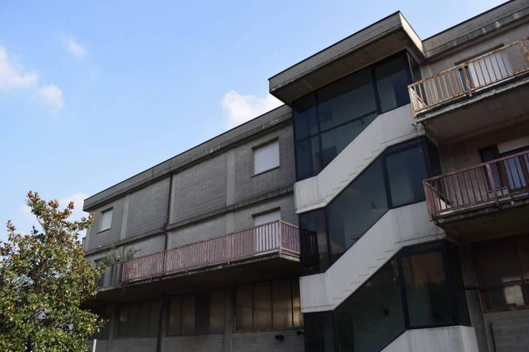 Vendesi magazzino con area esterna esclusiva Nembro