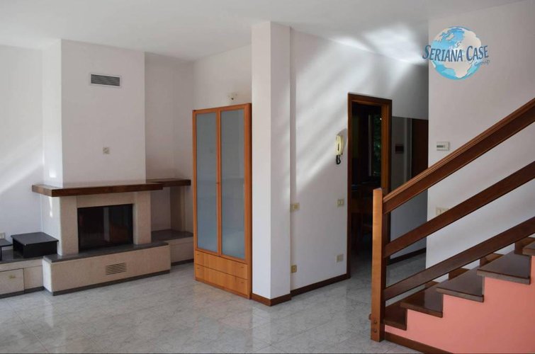 Quadrilocale in duplex con box e posto auto coperto Albino