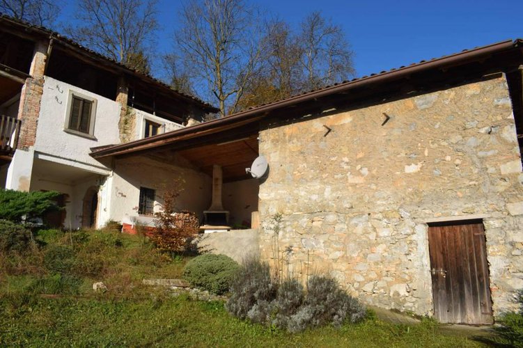 Tipico casale bergamasco Leffe