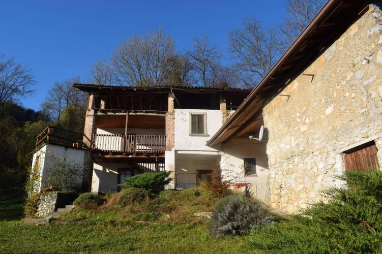 Tipico casale bergamasco Leffe