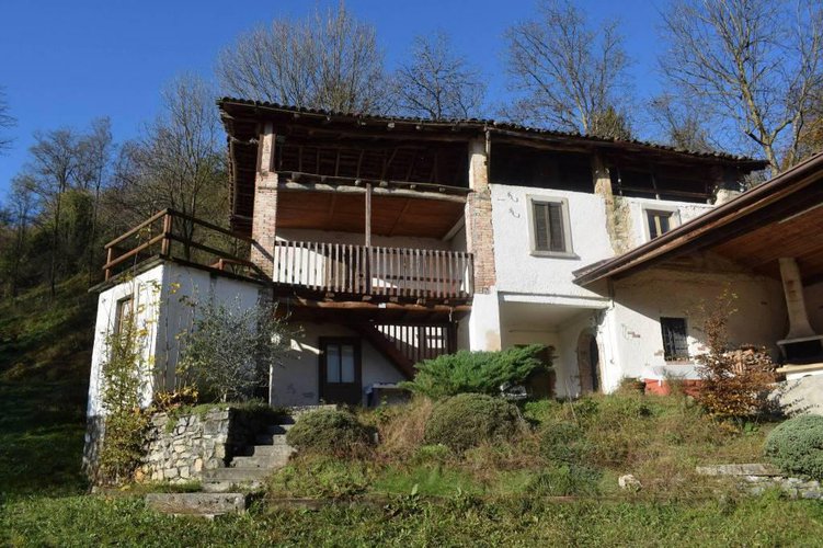 Tipico casale bergamasco Leffe