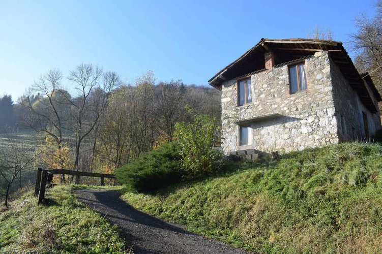 Tipico casale bergamasco Leffe