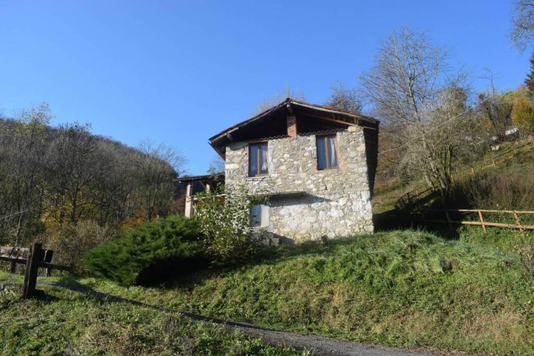 Tipico casale bergamasco Leffe