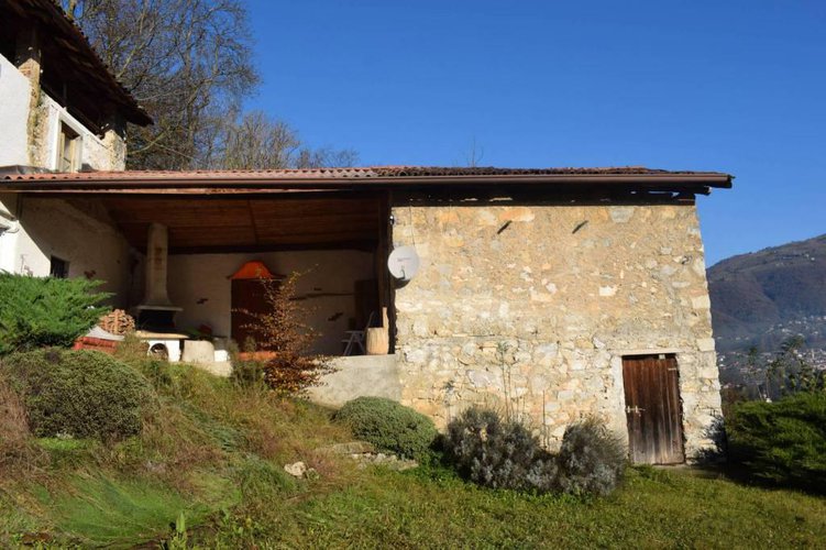 Tipico casale bergamasco Leffe