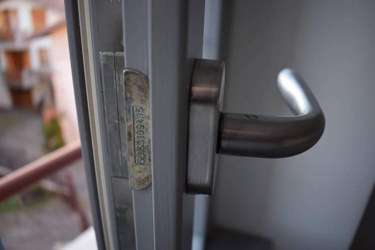 Bilocale ristrutturato a nuovo ! Nembro