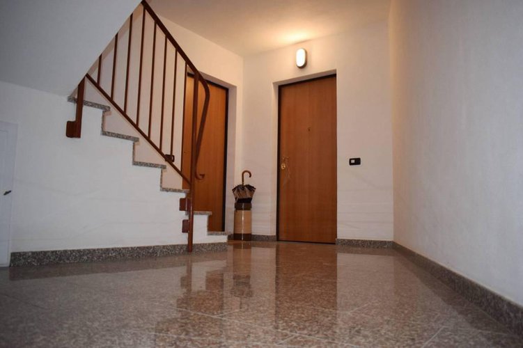 Bilocale ristrutturato a nuovo ! Nembro