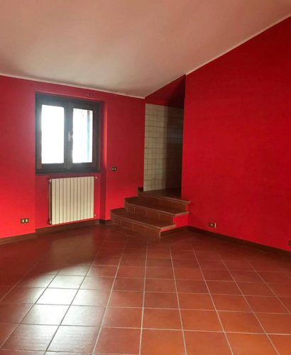 Bilocale all'ultimo piano, servito ascensore Leffe