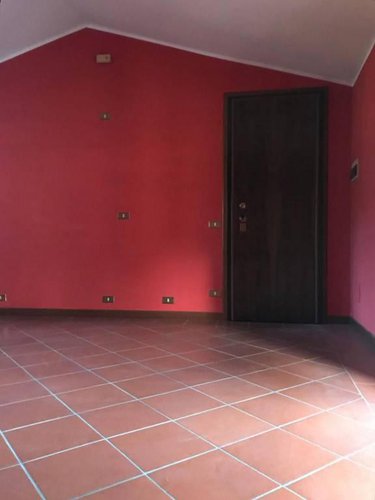 Bilocale all'ultimo piano, servito ascensore Leffe