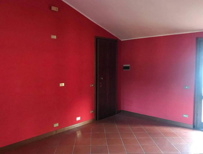 Bilocale all'ultimo piano, servito ascensore Leffe